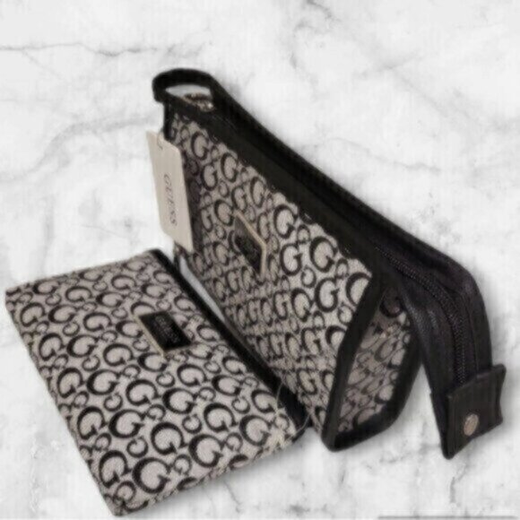 GUESS Cosmetic Travel Bags NWT Set - Picture 8 of 10
